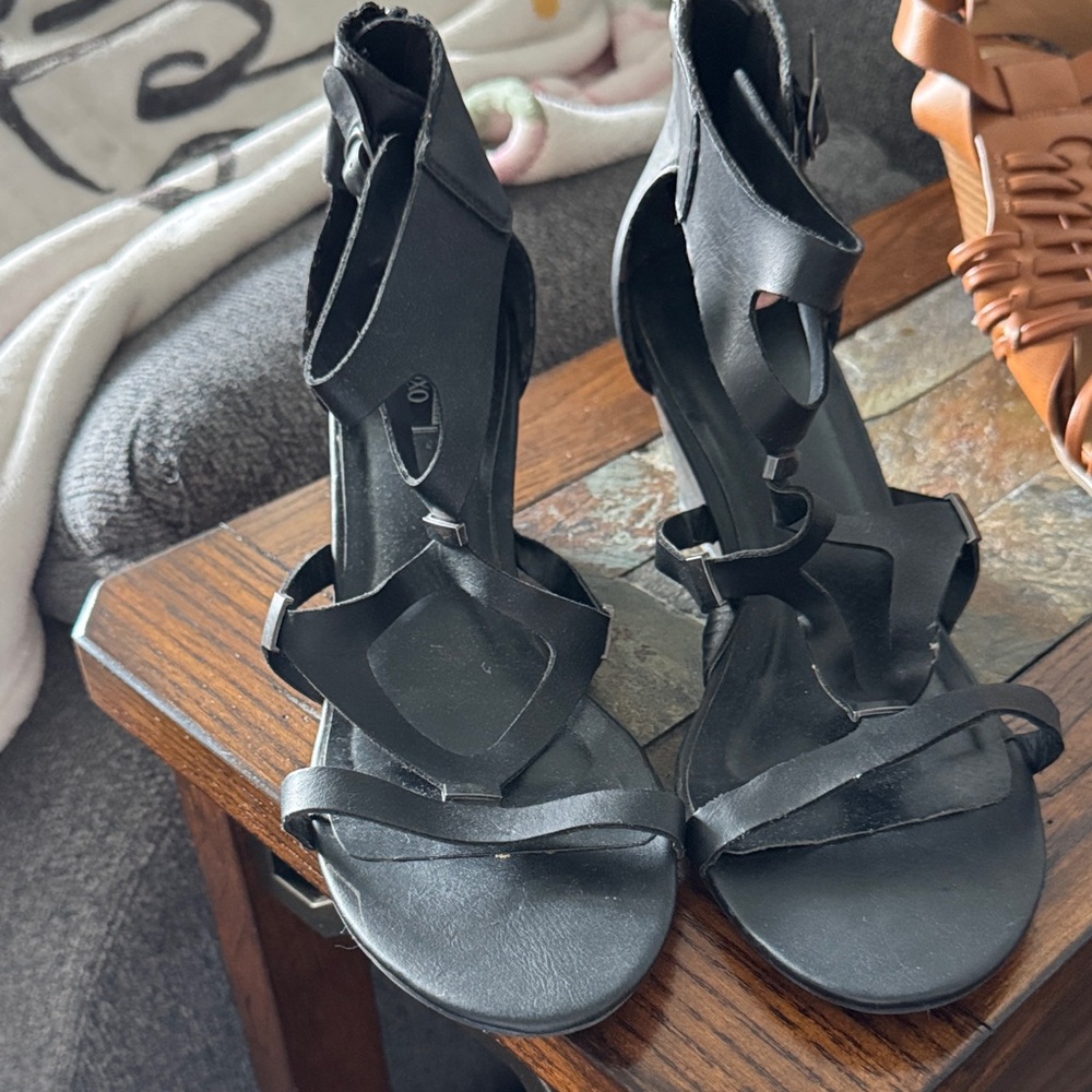 XOXO Black Strappy Women's Sandals